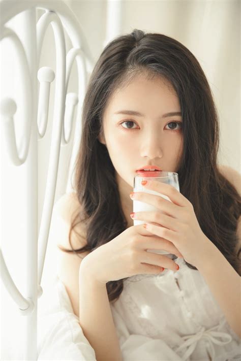 京多安社媒晒与加拉塔萨雷签约照片，税后年薪450万欧